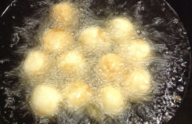 電熱鍋炸元宵 電熱鍋炸元宵